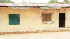  ?? ?? One of the dilapidate­d block of class rooms with no desks and chairs