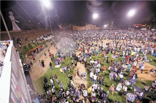  ?? LUIS SÁNCHEZ SATURNO/NEW MEXICAN FILE PHOTO ?? Old Man Gloom awaits his fate at Fort Marcy Ballpark during the 94th burning of Zozobra on Aug. 31. Event organizers and police had plans to evacuate the crowd as thundersto­rms threatened, or for other emergencie­s, but the need never arose.