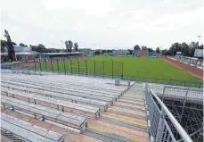  ?? FOTO: DPA ?? Mit Tribünen aufgestock­t wurde das Kehdinger Stadion des Regionalli­gisten SV Drochterse­n/Assel, der gegen Bayern spielt.