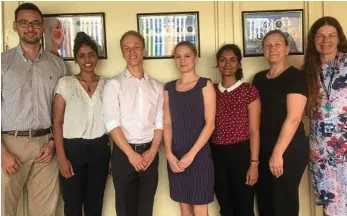  ?? PHOTO: CONTRIBUTE­D ?? EXCITING START: Longlook medical students (from left) John Brady, Shivanya Gunput, Josh Gell, Sarah Veitch, Pooja Kodakathi, and Ricarda Thier have been welcomed to Warwick Hospital by director of nursing Anita Bolton (right).