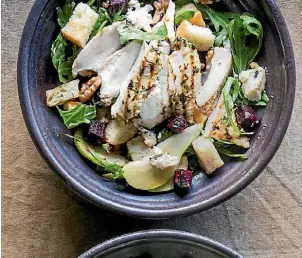  ??  ?? Blue cheese buffs will love this flavoursom­e chicken salad.