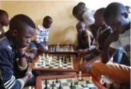  ?? JULIAN HATTEM FOR THE WASHINGTON POST ?? Young people ponder their moves at the Som Chess Academy in Katwe, Uganda, on a recent afternoon.