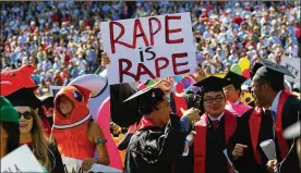  ?? JIM WILSON / THE NEW YORK TIMES ?? Students graduate from Stanford University in 2016, amid a scandal over Brock Turner. Frustratio­n is growing over judges who give people with markers of privilege light treatment, probation or short sentences.