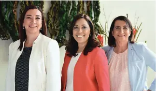  ??  ?? Erika Bernal, presidenta regional de Bayer para Centroamér­ica y El Caribe, junto a las gerentes de clusters Edith Arauz y Patricia Spat (orden de izquierda a derecha).