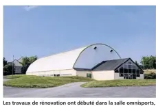  ??  ?? Les travaux de rénovation ont débuté dans la salle omnisports, complèteme­nt vidée. C’est l’un des chantiers majeurs mis au budget 2017 pour un montant de 835 000 €.