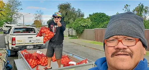  ??  ?? Zack Makoare, right, from Te Taitimu Trust, and Flaxmere councillor Henare O’Keefe delivering free onions and squash, supplied by Brownrigg Agricultur­e, to families in need.