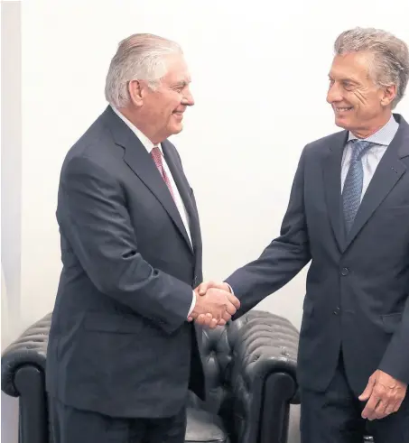  ??  ?? Mauricio Macri y Rex Tillerson, ayer, en la quinta de Olivos