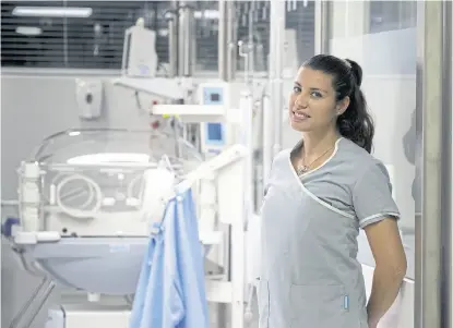 ?? Leo vaca/afv ?? Roxana Alegre cuida recién nacidos en el Sanatorio Güemes
