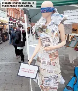  ?? ?? Climate change dummy in Maidenhead High Street.