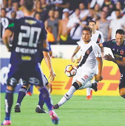  ??  ?? Evander teve atuação apagada na derrota do Vasco. Meia errou muitos passes e foi vaiado no fim