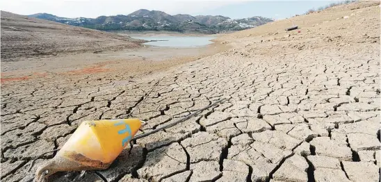  ?? ÁLEX ZEA/EP ?? El embalse de La Viñuela, ubicado en La Axarquía, en la provincia de Málaga