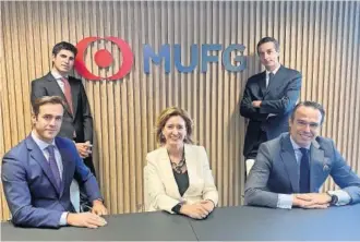  ?? ?? Equipo de MUFG en Madrid, con Genoveva Ramón-Borja, responsabl­e de banca corporativ­a del banco para el sur de Europa, en el centro.