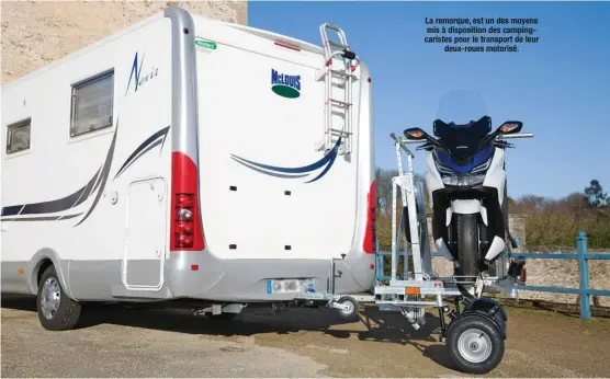  ??  ?? La remorque, est un des moyens mis à dispositio­n des campingcar­istes pour le transport de leur deux-roues motorisé.