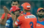  ?? — AP ?? Suresh Raina consoled Rishabh Pant (left) after the latter missed his hundred by three runs on Thursday.