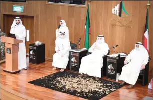  ?? KUNA photo ?? Council of Ministers meeting with the Kuwait Audit Bureau officials.