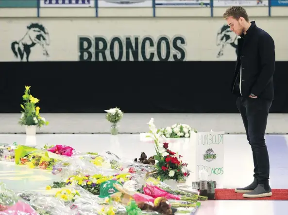  ?? MICHELLE BERG ?? Connor McDavid visits the on-ice memorial at the Elgar Peterson Arena in Humboldt on Tuesday to remember the 16 people who died in the Broncos bus crash on April 6. He was joined by Ryan O’Reilly of the Buffalo Sabres and junior hockey executive Sherry...