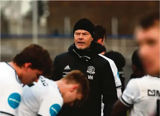  ?? FOTO: MARIUS GUNDERSEN ?? Vegard Hansen fikk sin første seier som Arendal-trener da laget hans vant 4–1 borte mot Nordstrand.