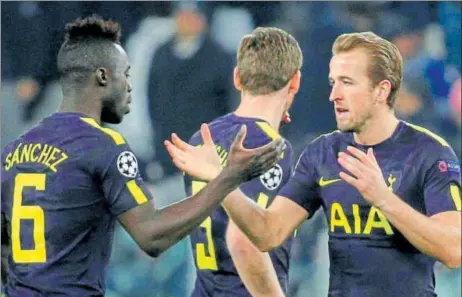  ?? REUTERS ?? ▪ Harry Kane (right) celebrates with Davinson Sanchez after scoring Tottenham’s first goal against Juventus in Turin on Wednesday.