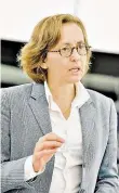  ??  ?? Beatrix von Storchová (46 let) Původně politička FDP se stala v roce 2013 jednou ze zakladatel­ek AfD. V Evropském parlamentu je ve frakci s Nigelem Faragem. FOTO: EP