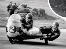  ??  ?? Right: Derek Minter fettling his Norton with its Ray Pettytuned motor
Right: Chris Vincent’s outfit in the same year as he won a TT, passengere­d here by the same crewman, Eric Bliss
Inset: Transporte­r Vincent style – a converted former ambulance, with his outfit and Honda 125 parked outside