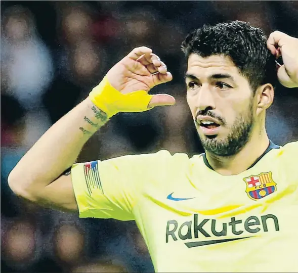  ??  ?? GafadoLuis Suárez se lamenta trasuna de las ocasiones falladas por el Barcelona