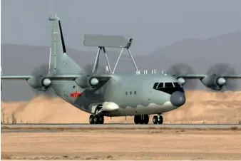  ??  ?? Un KJ-200 de détection aérienne avancée. Beijing a multiplié les designs. (© Mod/liu Yinghua)