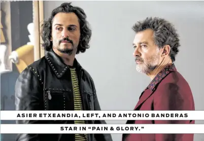  ?? Manolo Pavón ?? ASIER ETXEANDIA, LEFT, AND ANTONIO BANDERAS STAR IN “PAIN & GLORY.”