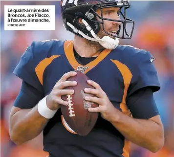  ?? PHOTO AFP ?? Le quart-arrière des Broncos, Joe Flacco, à l’oeuvre dimanche.