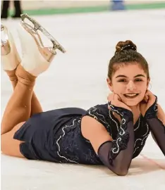  ?? Foto: Siegfried Kerpf ?? Mit Spaß bei der Sache: Die 14 jährige Marina Della Rovere ist eines der Talente, die beim EV Augsburg Eiskunstla­ufen betreiben.