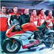  ??  ?? Ducati La nuova Panigale V4, una MotoGP con frecce e fanali