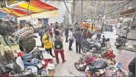  ?? SANCHIT KHANNA/HT PHOTO ?? As many as 60 business establishm­ents were sealed in north Delhi on Thursday for the misuse of commercial properties for residentia­l purposes.