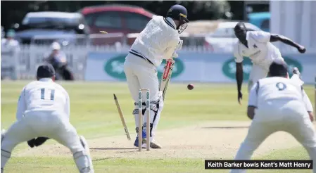  ??  ?? Keith Barker bowls Kent’s Matt Henry