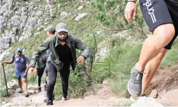  ?? RYAN WILKISKY ?? IMRAN TAHIR during a Proteas team building exercise on Table Mountain | BackpagePi­x