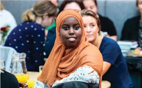  ?? FOTO: NTB SCANPIX ?? Sumaya Jirde Ali kommer til Bjørneboed­agene neste uke. Den unge samfunnsde­battanten har levd med netthets og sjikane siden hun trådte fram i offentligh­eten.