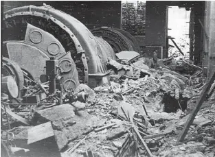  ?? FOTO UTLÅNT AV ROLF LYNGHEIM ?? MASKINHALL­EN: Maskinhall­en på Vemork kraftstasj­on ble påført store ødeleggels­er.