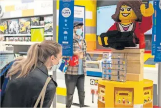  ?? GETTY IMAGES ?? Interior de la nueva tienda que Lego ha abierto en el paseo de Gracia de Barcelona.