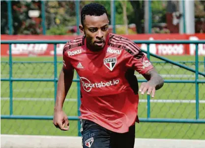  ?? Erico Leonan/saopaulofc.net ?? Recuperado de lesão na coxa esquerda, o lateral esquerdo Welington volta a treinar com seus companheir­os no São Paulo e deve ficar à disposição de Hernán Crespo para a partida com o Fluminense, no Rio