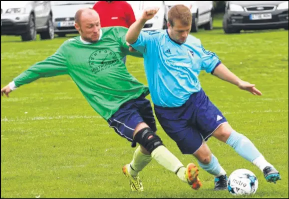  ?? Picture: Rebecca Holliday FM4010577 ?? Fox Sunday (green) challenge Prince Albert during their Division 2 match in the Ashford &amp; District Sunday League. More pictures and league roundup, page 67
