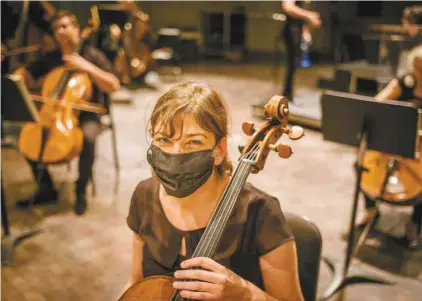  ?? HUBERT HAYAUD LE DEVOIR ?? CORONAVIRU­S
L’Orchestre Métropolit­ain ne se laisse pas paralyser par le coronaviru­s et enregistre un nouveau disque.