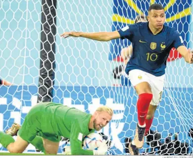  ?? LAURENT GILLIERON / EFE ?? Mbappé celebra uno de sus goles ante el meta danés Schmeichel.