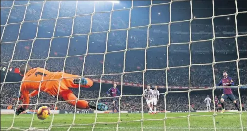  ??  ?? ERRÁTICO. Messi falló otro penalti con el Barça el pasado sábado ante el Valladolid.