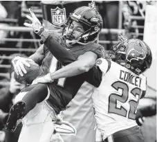  ??  ?? Baltimore’s Seth Roberts, center, pulls down a 15-yard touchdown reception against Texans cornerback Gareon Conley.