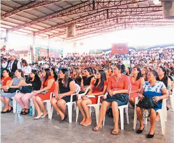  ??  ?? Soporte. Con la formación de las mujeres se pretende fortalecer el ingreso económico de sus familias, pues algunas ya cuentan con negocios o emprendimi­ento.