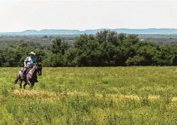  ??  ?? At Sabinas Creek Ranch, residents will experience panoramic 20-mile Hill Country views, pristine meadows, great outdoor recreation, abundant wildlife, a gated entrance, private road frontage and more.