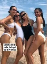  ??  ?? Selena and pals, living it up in Mexico