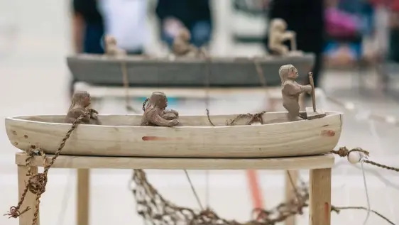  ??  ?? A model of people and canoes engaged in reef-net fishing. The representa­tion created by Nick Claxton and Saanich elders became a focal point for the curriculum of a school at Tsawout First Nation, British Columbia.