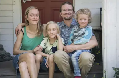  ?? Bild: Fredrik Sandberg ?? Maria Roskvist och Tobias Berglin med barnen Leo 8 år och Nils 3 år.