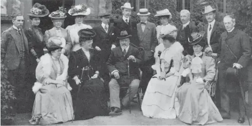  ?? MARY EVANS PICTURE AGENCY ?? Edward VII in 1906, staying at Rufford Abbey near Doncaster as a guest of Lady Savile. The king ’s mistress, Alice Keppel, is in the back row, behind his right shoulder.