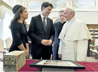  ?? ETTORE FERRARI/AP ?? Prime Minister Justin Trudeau, centre, and his wife Sophie Gregoire-Trudeau meet Pope Francis on the occasion of their private audience Monday at the Vatican.