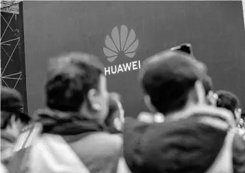  ?? MARLENE AWAAD/BLOOMBERG NEWS ?? New employees at the company’s headquarte­rs in Shenzhen must undergo a two-week boot camp at Huawei University.